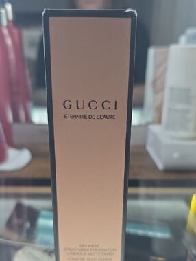 Gucci Éternité de Beauté Foundation 220W